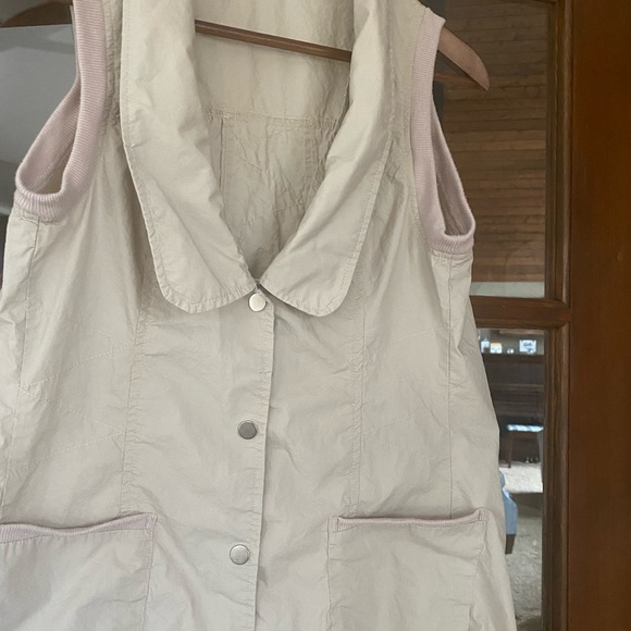 Vest - Picture 2 of 3